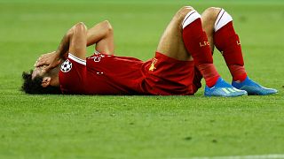 اللاعب المصري محمد صلاح إثر تعرضه للإصابة في نهائي أبطال أوروبا