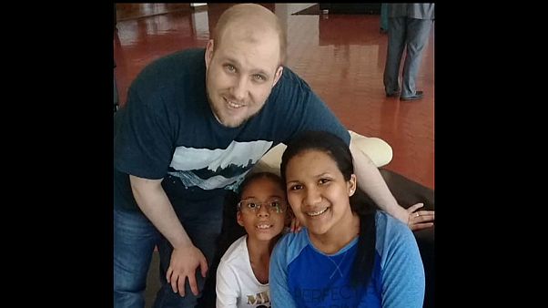Venezuela'da tutuklu ABD vatandaşı ülkesine döndü Venezuela'da tutuklu ABD vatandaşı ülkesine döndü