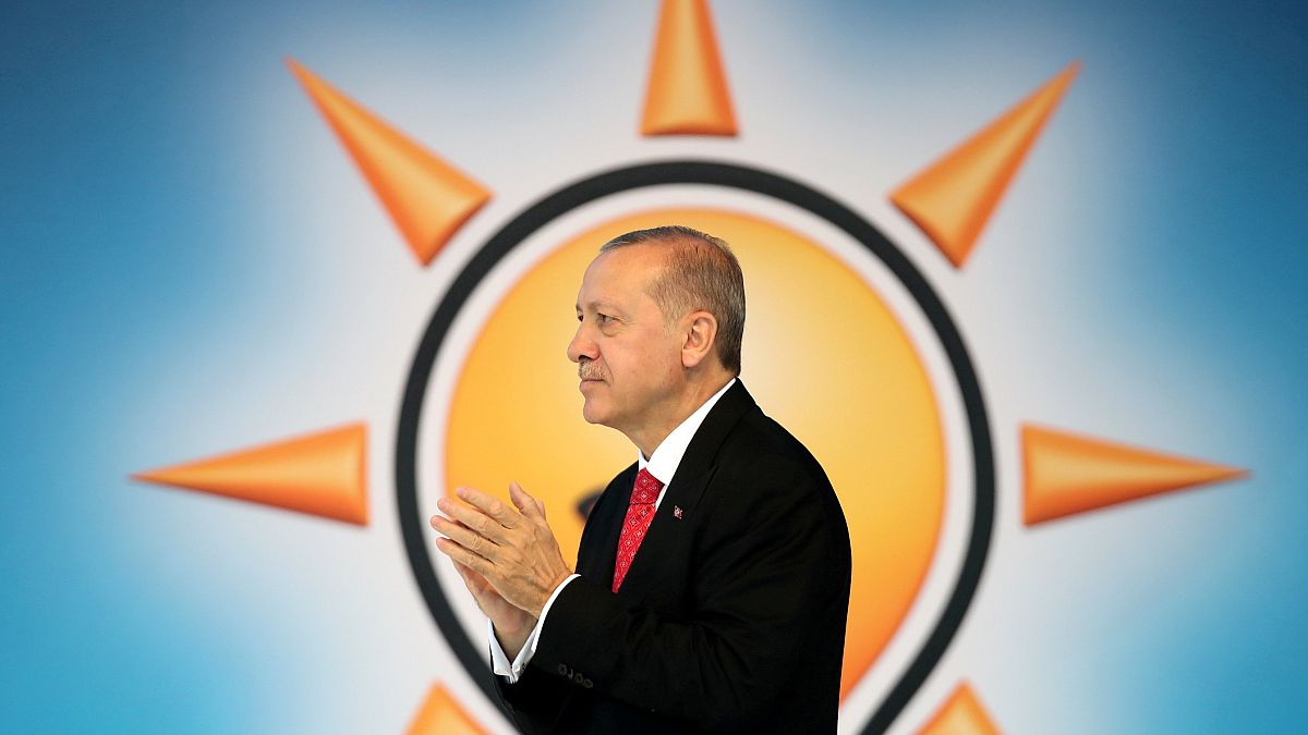 Erdogan calls on Turks to defend their currency