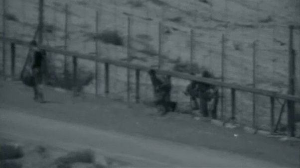 Militantes palestinianos furam fronteira entre Gaza e Israel Militantes palestinianos furam fronteira entre Gaza e Israel