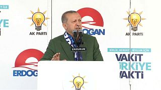Erdoğan pede aos turcos para trocar dólares e euros por liras