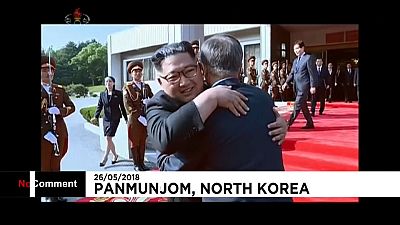 Encuentro (y abrazo) por sorpresa entre las dos Coreas