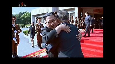 Koreli liderlerden samimi pozlar