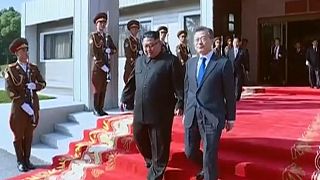 Divulgadas imagens do encontro entre líderes coreanos