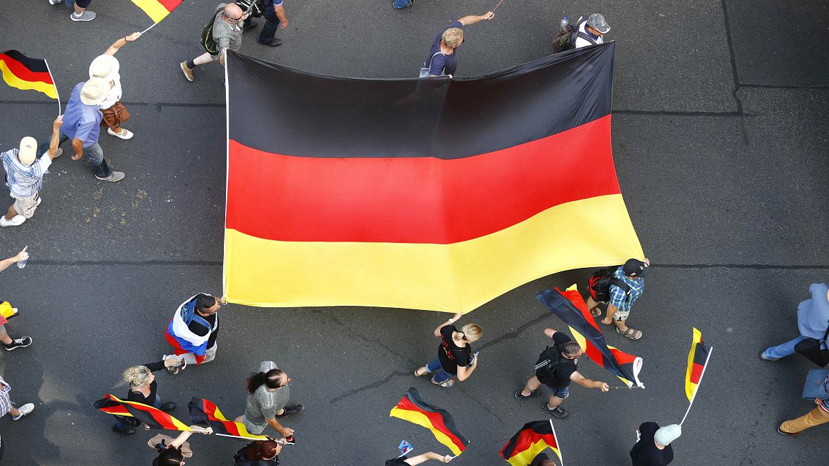 مسيرة لحزب البديل المتطرف في ألمانيا ضد الإسلام والمهاجرين وميركل