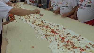 a new world record for a fried pizza