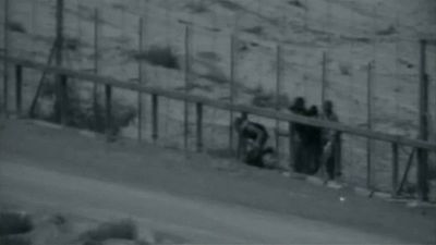 شاهد: عبور ثلاثة فلسطينيين للسياج العازل ومقتلهم برصاص الجيش الإسرائيلي