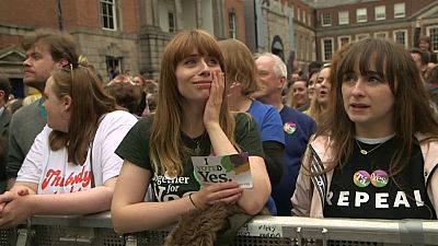 İrlanda kürtaj yasağının kaldırılmasını kutluyor