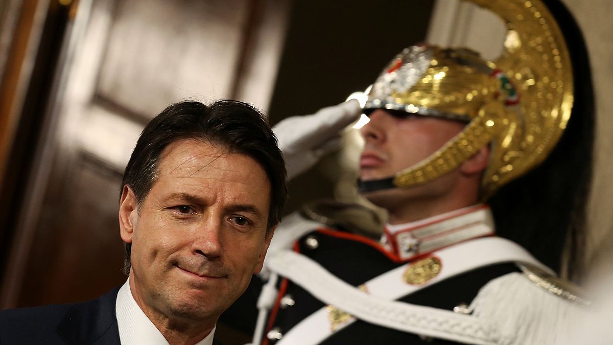 Itália: Giuseppe Conte desiste de formar governo