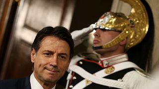 Itália: Giuseppe Conte desiste de formar governo