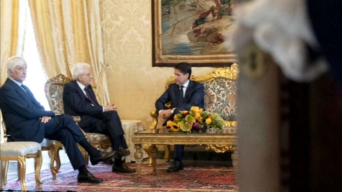 İtalya'da başbakan adayı Giuseppe Conte havlu attı