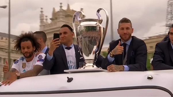 Madrid: Fußball-Profis und Fans feiern den Titel Madrid: Fußball-Profis und Fans feiern den Titel