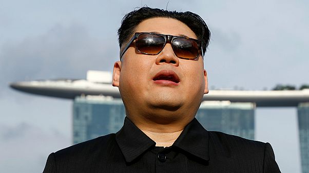 ظهور مفاجئ لكيم جونغ أون في سنغافورة ظهور مفاجئ لكيم جونغ أون في سنغافورة