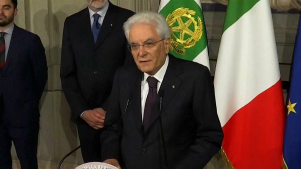 Cottarelli atteso al Colle oggi, M5S e Lega furiosi invocano impeachment e voto Cottarelli atteso al Colle oggi, M5S e Lega furiosi invocano impeachment e voto