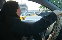 Az első női taxi sofőr Irakban