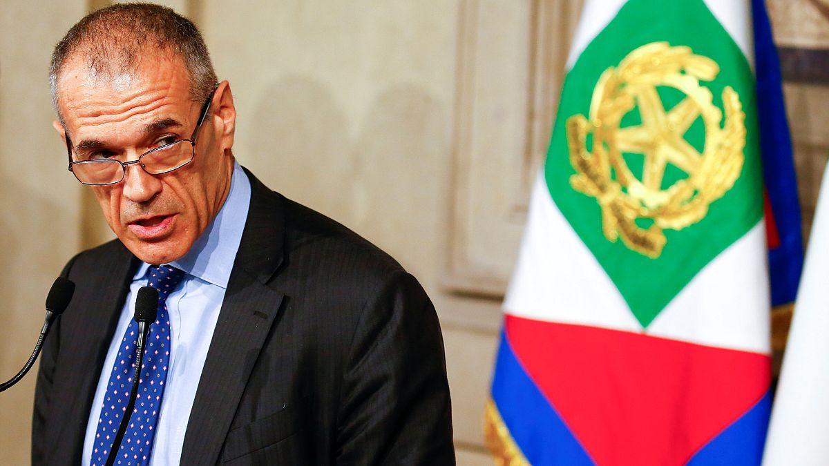 Cottarelli acepta el encargo de formar un gobierno de transición en Italia