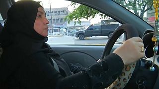 La prima taxista donna in Iraq