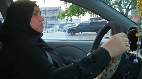 La prima taxista donna in Iraq La prima taxista donna in Iraq