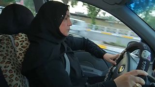 Kifah, l'Irakienne conductrice de taxi