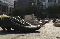 Öldürülen Filistinlileri temsil eden 4 bin 500 çift ayakkabı AB kurumları önünde sergilendi