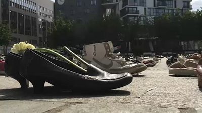 Öldürülen Filistinlileri temsil eden 4 bin 500 çift ayakkabı AB kurumları önünde sergilendi