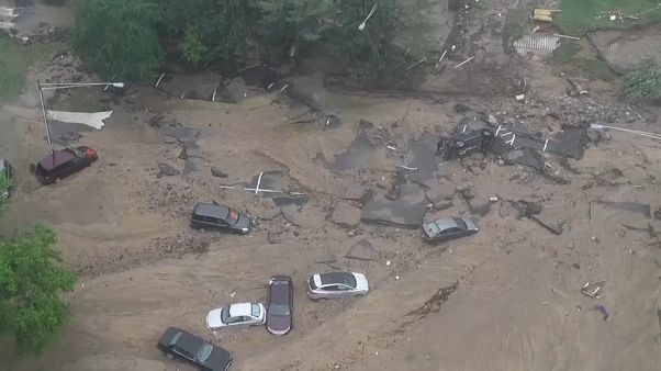 Inundações "varrem" Ellicott City nos EUA Inundações "varrem" Ellicott City nos EUA