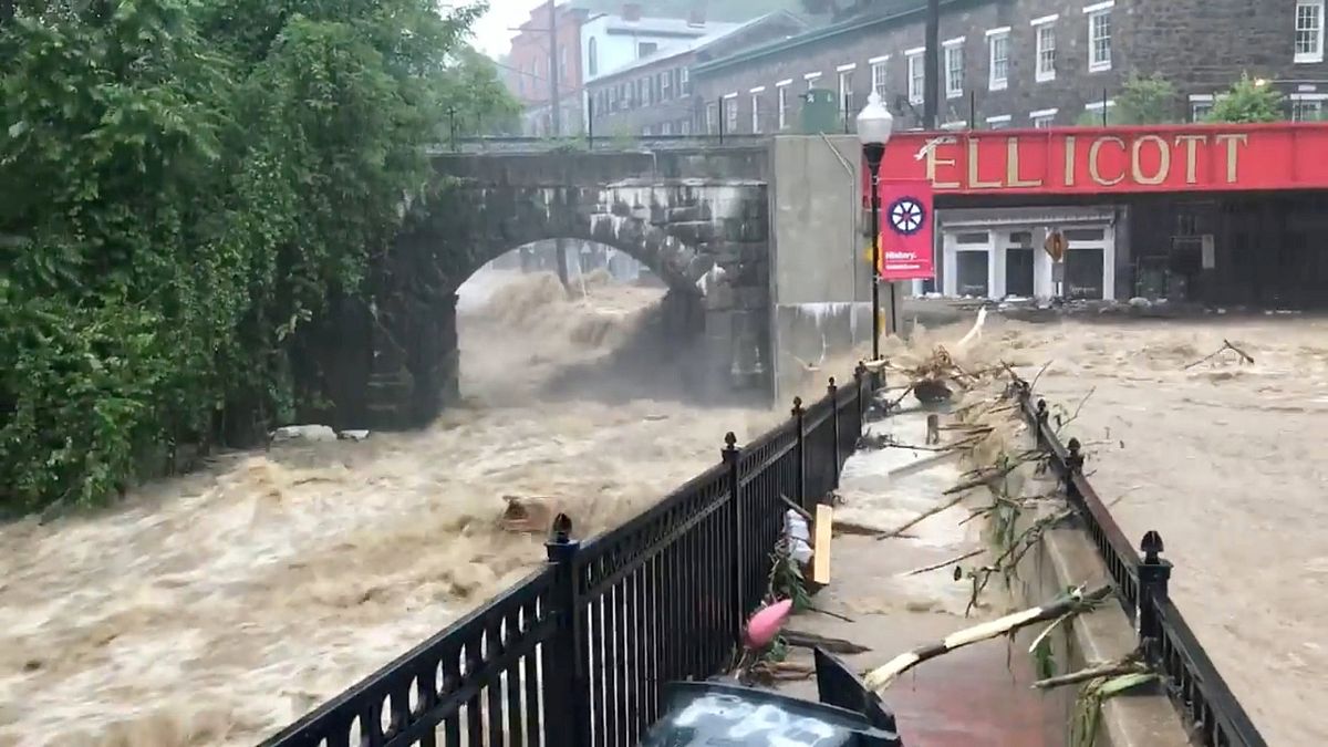 Usa: alluvione nel Maryland, le strade di Ellicott City un fiume in piena