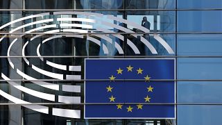 Η ακροδεξιά ευρωομάδα ΕΝF και οι ακριβές σαμπάνιες και τα δώρα 