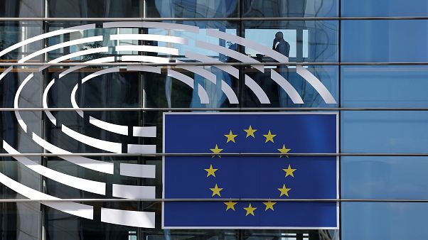 Η ακροδεξιά ευρωομάδα ΕΝF και οι ακριβές σαμπάνιες και τα δώρα Η ακροδεξιά ευρωομάδα ΕΝF και οι ακριβές σαμπάνιες και τα δώρα