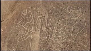 اكتشاف رسومات أرضية عملاقة جنوب البيرو