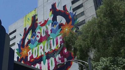 Artistas que pintavam mural em edifício tiveram de ser resgatados