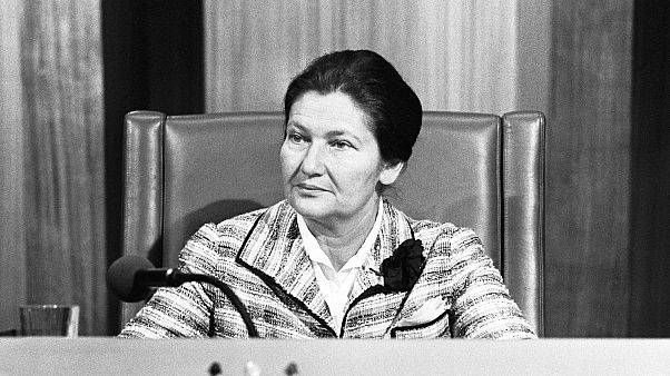 Une place et une station de métro Simone Veil à Paris Une place et une station de métro Simone Veil à Paris