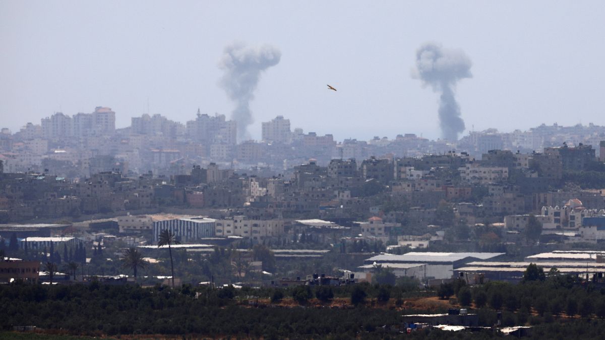 حركتا حماس والجهاد تطلقان صواريخ من غزة واسرائيل ترد بضربات جوية
