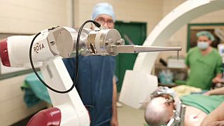 "Rosa" é o primeiro robô a ajudar numa cirurgia ao cérebro
