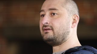 Δολοφονήθηκε στο σπίτι του ο δημοσιογράφος Αρκάντι Μπαμπτσένκο