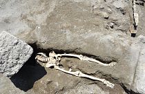 Πομπηία: Ανακάλυψαν σκελετό άνδρα που καταπλακώθηκε από βράχο ενώ έτρεχε 