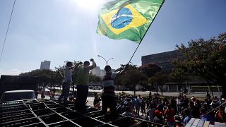 Greve na Petrobras declarada ilegal, camionistas continuam com movimento