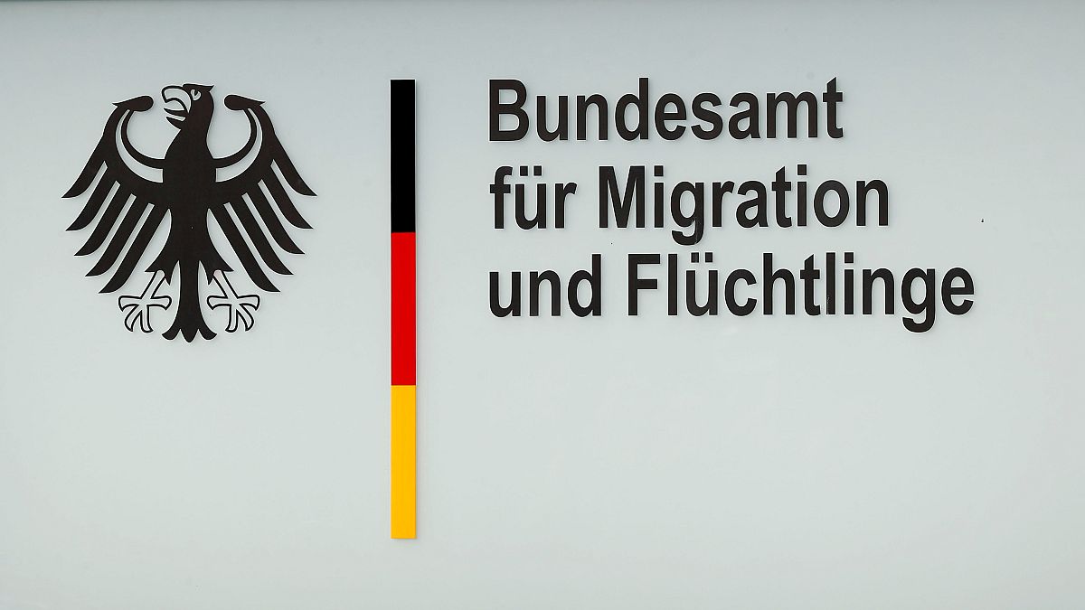فضيحة اللجوء في ألمانيا: مجلس الموظفين يدعو للتحقيق مع إدارة مكتب الهجرة الاتحادي