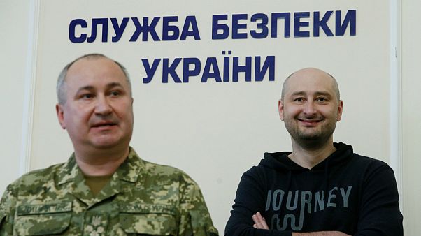 Arkady Babchenko apareceu vivo e até sorridente em Kyiv Arkady Babchenko apareceu vivo e até sorridente em Kyiv