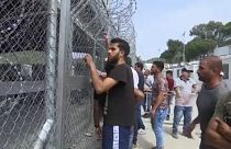 Migrante num centro de acolhimento na Europa