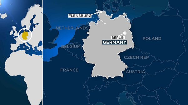 La policía alemana mata a un hombre que perpetró un ataque con cuchillo en un tren en Flensburg La policía alemana mata a un hombre que perpetró un ataque con cuchillo en un tren en Flensburg
