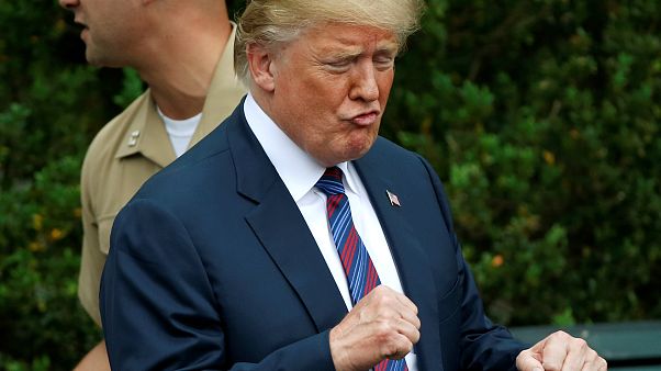 Guerra commerciale globale dietro l'angolo, Trump annuncia i dazi Guerra commerciale globale dietro l'angolo, Trump annuncia i dazi