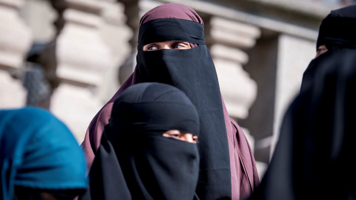 دانمارک قانون منع پوشیدن برقع و روبنده در اماکن عمومی را تصویب کرد