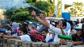متظاهرون يطلقون قذائف هاون منزلية الصنع في نيكاراغوا - المصدر: رويترز.