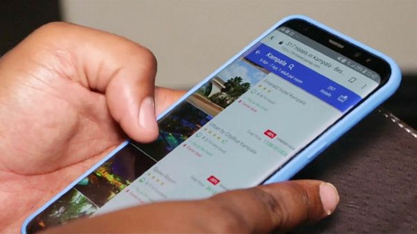 أوغندا تفرض ضريبة على مستخدمي مواقع التواصل الاجتماعي أوغندا تفرض ضريبة على مستخدمي مواقع التواصل الاجتماعي