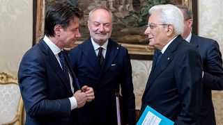  Italy's president swears in new populist coalition government