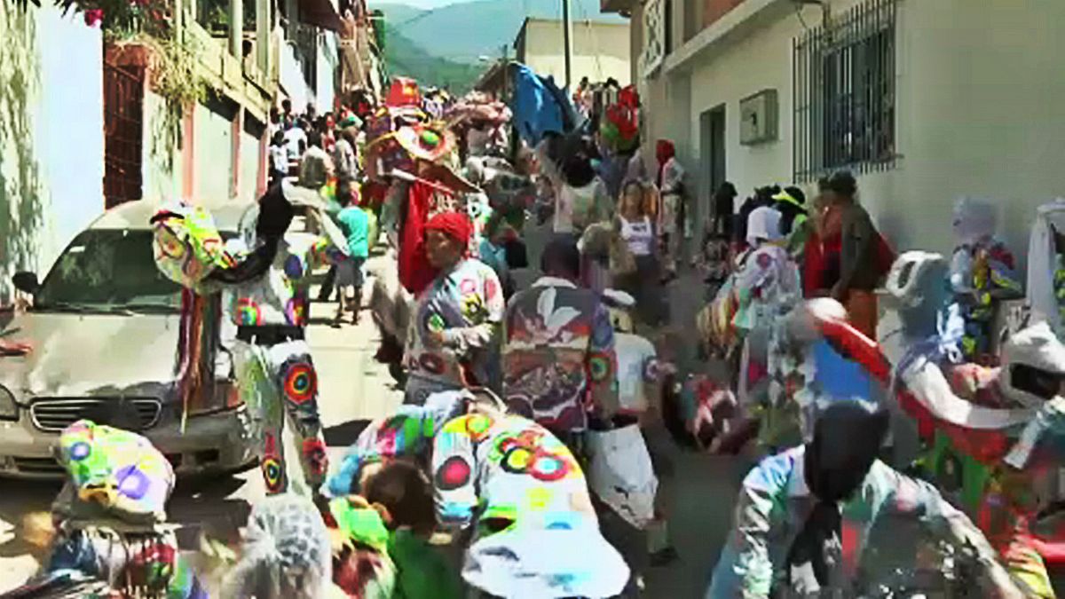 رقص شیطان در خیابان‌های ونزوئلا