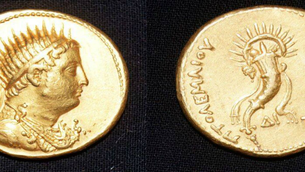 اكتشاف قطعة نقدية ذهبية يعود تاريخها إلى 2200 سنة في مصر