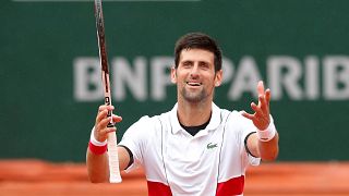 Djokovic y Zverev sufren para llegar a octavos de Roland Garros