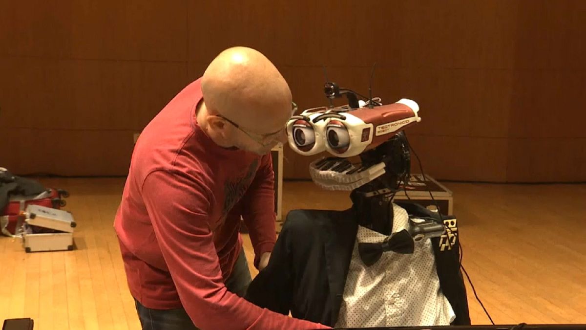 Un maestro robot au piano